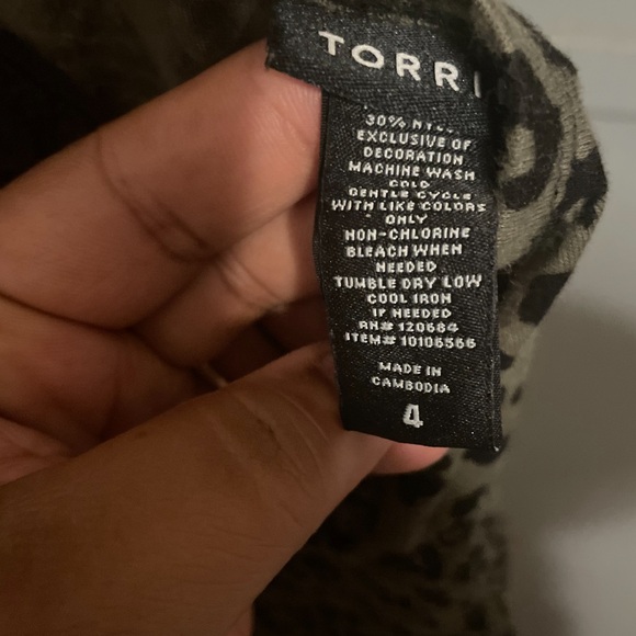Torrid Size 4 Green and Black Leopard Shirt - Picture 3 of 3